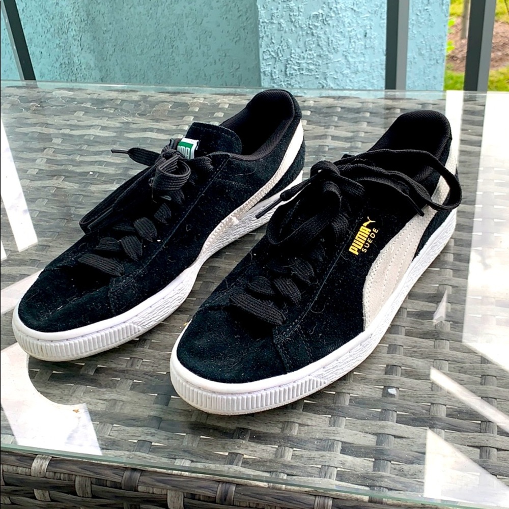 Gently worn PUMA tennis shoes